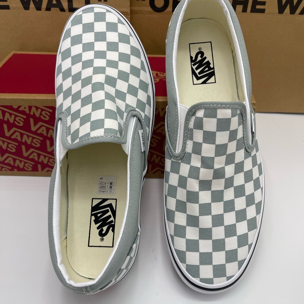 Vans Men’ Classic Slip-On
Color Theory Checkerboar Pure Grey
VN000D5PEPO Sneaker - Picture 5 of 16
